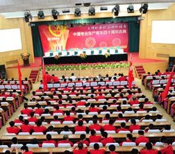 中通专业生产客车四十年�?ji��n)典现�? width=