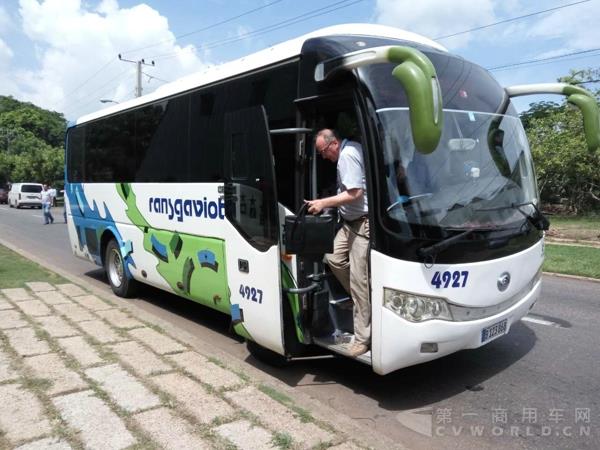 古巴接頭隨處可見宇通客車身影.jpg 古巴接頭隨處可見宇通客車身影.jpg