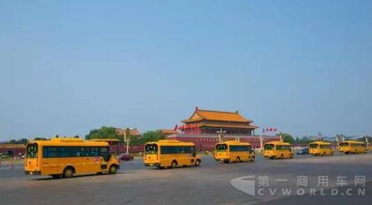 校車.jpg 校車.jpg