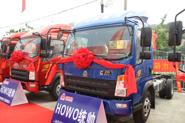 搭載康明斯動力ISF系列2.8L 3.8L發(fā)動機的重汽HOWO品牌高端輕卡 (3).jpg 搭載康明斯動力ISF系列2.8L 3.8L發(fā)動機的重汽HOWO品牌高端輕卡 (3).jpg
