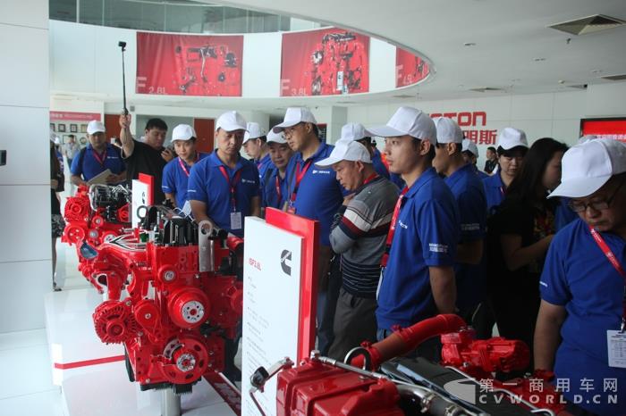 圖雅諾車主參觀福田康明斯發(fā)動機(jī)工廠.jpg