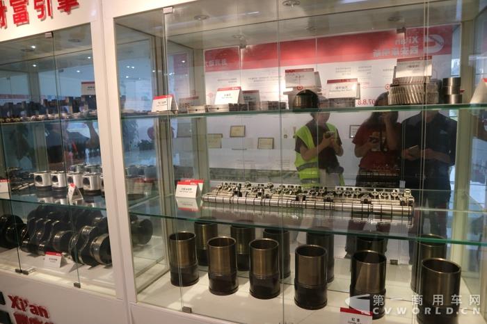 西安康明斯ISM 11L發(fā)動機百萬公里無大修的實物拆解展示區(qū).jpg
