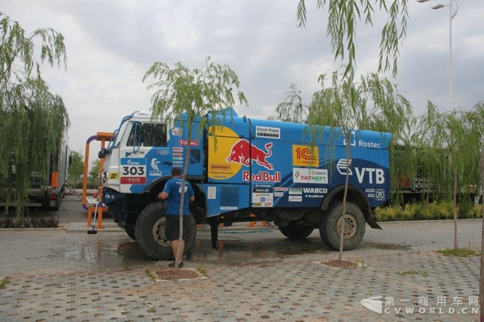 2017絲綢之路拉力賽西安收官 東風康明斯ISZ動力一鳴驚人1.jpg