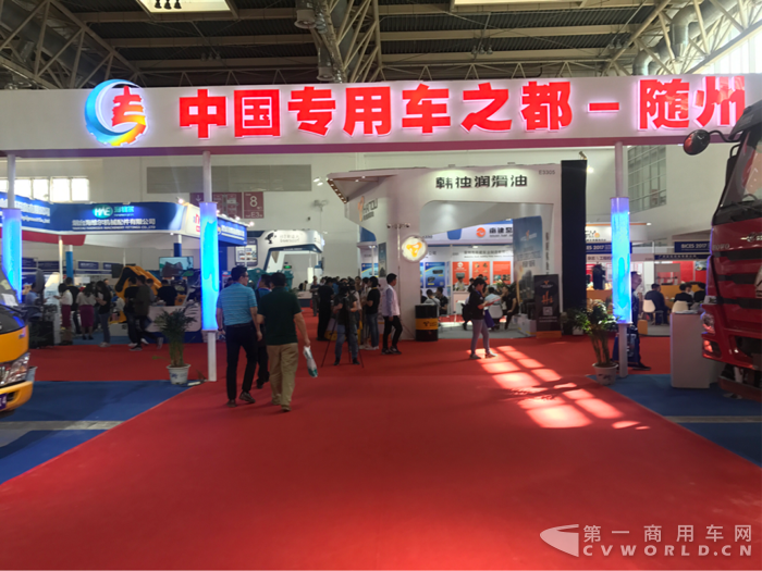 東風、重汽底盤受歡迎 康明斯動力當首選 工程機械展誰在領(lǐng)風騷1.png