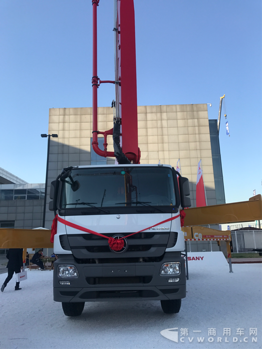 東風、重汽底盤受歡迎 康明斯動力當首選 工程機械展誰在領(lǐng)風騷9.png