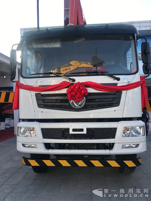 東風、重汽底盤受歡迎 康明斯動力當首選 工程機械展誰在領(lǐng)風騷11.png