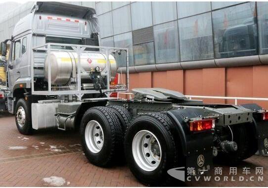 潤滑油這樣選 LNG重卡發(fā)動機壽命延長10年！.jpg