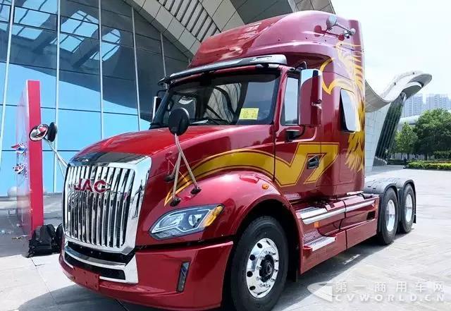 又一國(guó)產(chǎn)長(zhǎng)頭卡車(chē)正式亮相，配裝康明斯X12動(dòng)力.jpg