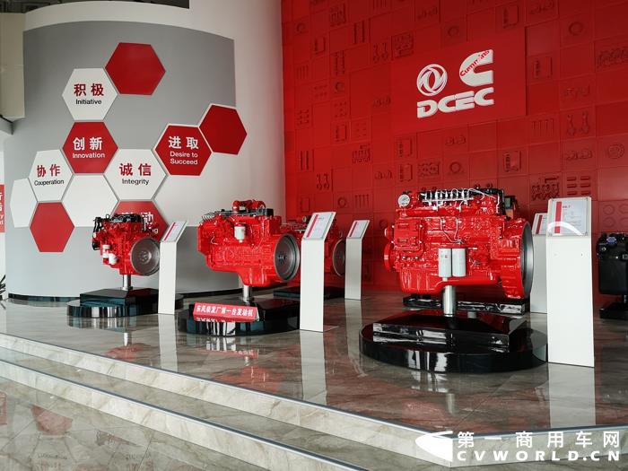 東風(fēng)康明斯發(fā)動機(jī)展示2.jpg