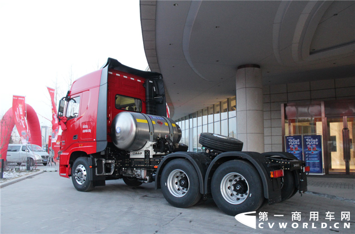 【第一商用車網(wǎng) 原創(chuàng)】盡管12月銷量受到車用LNG價格的大幅上漲而遭遇了大幅下滑，但2020年全年的天然氣重卡市場依然達(dá)到了一個14萬輛的新高度，再一次刷新了全球紀(jì)錄。2020年，為天然氣重卡配套的燃?xì)獍l(fā)動機(jī)市場，又有什么新變化呢？