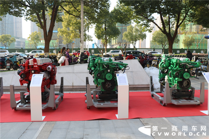 【第一商用車網(wǎng) 原創(chuàng)】“得發(fā)動(dòng)機(jī)者得天下?！边@句話在業(yè)內(nèi)由來已久，且已經(jīng)成為國(guó)內(nèi)重卡企業(yè)的共識(shí)。尤其在國(guó)六標(biāo)準(zhǔn)實(shí)施時(shí)間不斷迫近的當(dāng)下，掌握國(guó)六發(fā)動(dòng)機(jī)技術(shù)顯得尤為重要。在未來的市場(chǎng)推廣中，只有掌握發(fā)動(dòng)機(jī)這個(gè)核心競(jìng)爭(zhēng)力，整車廠才能夠不受制于人。