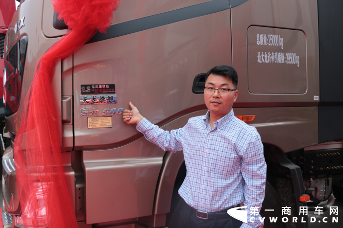 【第一商用車網(wǎng) 原創(chuàng)】燃氣車市場近日連爆大單，東風康明斯無疑是主力軍之一。5月15日，山西恒圣東風本部商用車全品系推介會，在山西省介休市舉行。與此同時，東風康明斯也迎來山西介休一筆大單，為今年的銷售業(yè)績再添濃重一筆。在這批訂單中，208輛東風天龍牽引車搭載的均是東風康明斯Z15N大馬力天然氣發(fā)動機。