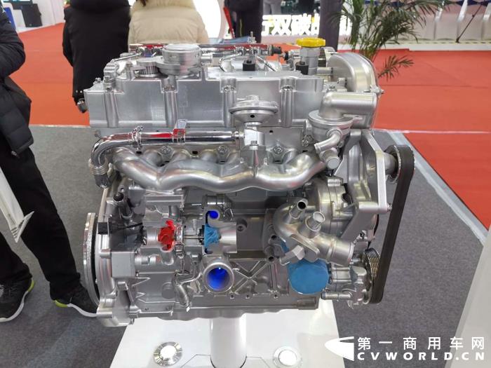 五十鈴JE4D25發(fā)動機(jī)，排量2.5升 2.jpg