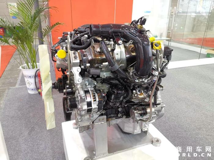 五十鈴RZ4E發(fā)動機(jī)，1.898升 2.jpg