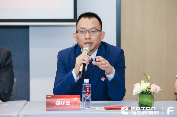 【第一商用車網(wǎng) 原創(chuàng)】中卡動力市場，最近迎來了“新物種”。9月30日，福田康明斯在京發(fā)布F4.5TT雙級增壓新品。這款將率先在歐航中卡冷鏈及快遞快運(yùn)車型上應(yīng)用的發(fā)動機(jī)產(chǎn)品，被福田康明斯總經(jīng)理陳華稱為“中卡未來之星”。