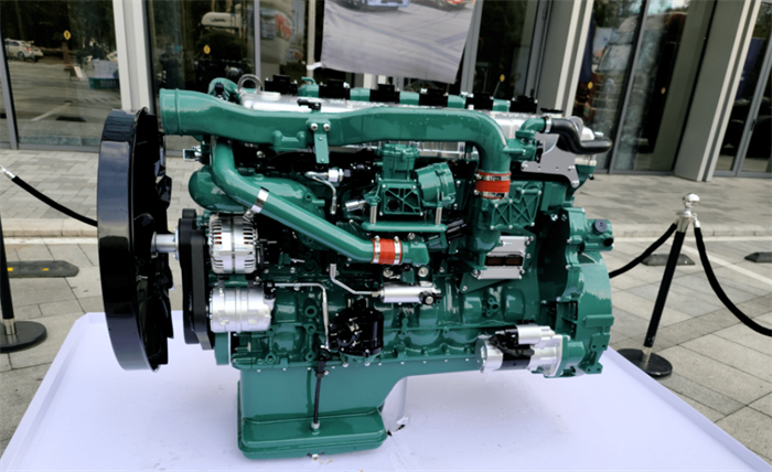 此次活動中，解放動力的510馬力CA6SM4天然氣發(fā)動機以大馬力、安全可靠、經(jīng)濟實用等出色表現(xiàn)贏得測評司機及廣大網(wǎng)友的高度認可，彰顯出解放動力在天然氣動力領(lǐng)域的先進技術(shù)水準，在響應(yīng)國家政策、踐行環(huán)保理念的同時，也為運輸人創(chuàng)造更大的收益和價值。