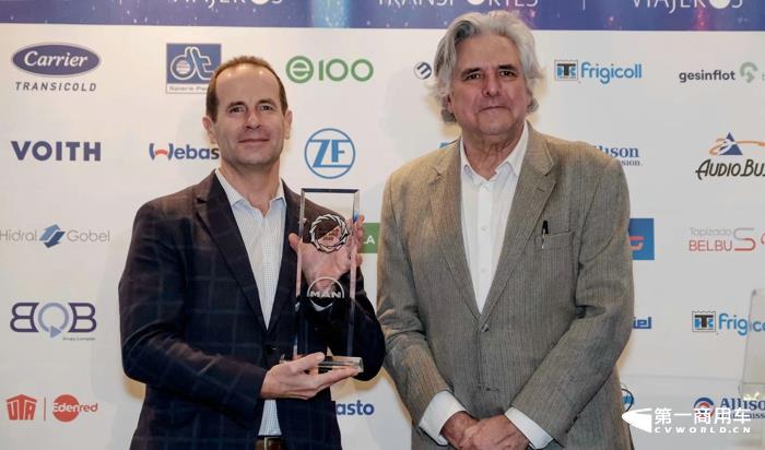 曼恩電動(dòng)巴士家族的最新車型給今年開(kāi)了個(gè)好頭——在年初馬德里舉行的國(guó)際運(yùn)輸獎(jiǎng)?lì)C布儀式上，MAN Lion's City 10 E一舉奪得了“2023年西班牙年度最佳巴士”獎(jiǎng)。