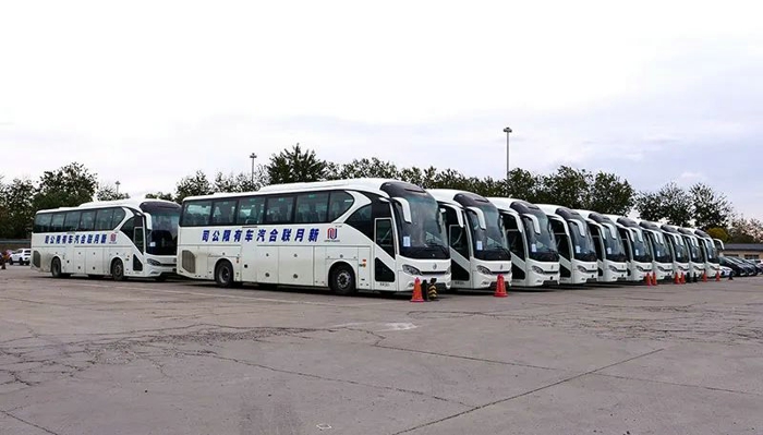 新月聯(lián)合復(fù)購(gòu)90輛金旅領(lǐng)航者全配玉柴3.jpg