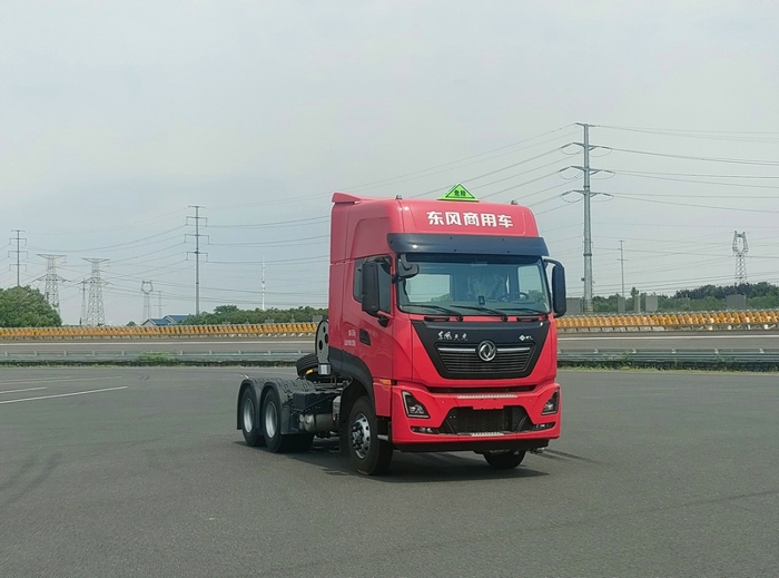 東風(fēng)商用車(chē)危險(xiǎn)品牽引車(chē)天然氣.jpg