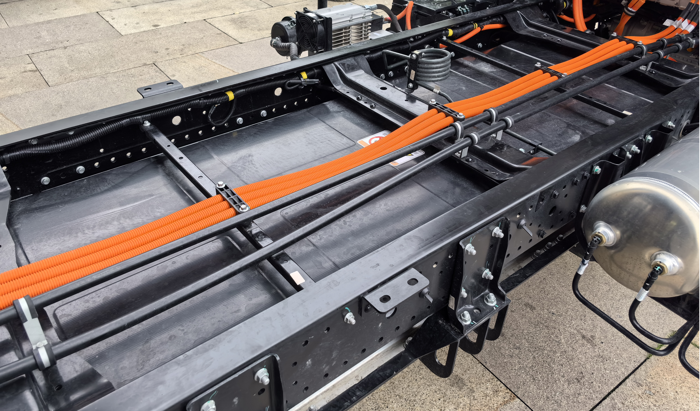 【第一商用車(chē)網(wǎng) 原創(chuàng)】在政策與市場(chǎng)因素的雙重作用下，城市物流電動(dòng)化進(jìn)程加速。新能源輕卡憑借低運(yùn)營(yíng)成本、路權(quán)優(yōu)勢(shì)等特性成為市場(chǎng)剛需，推動(dòng)了市場(chǎng)的繁榮發(fā)展。