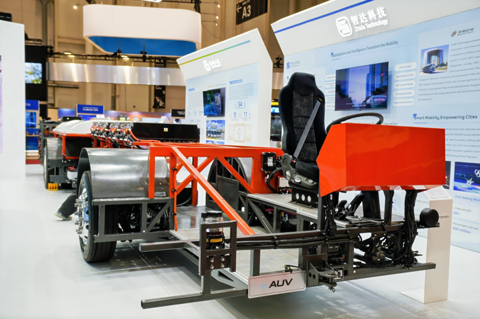 福田歐輝微循環(huán)公交、純電動底盤亮相德國漢堡 賦能全球智慧交通發(fā)展5.png