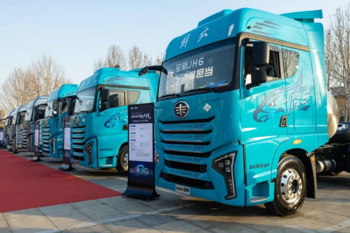 解放JH6燃?xì)鉅恳?jpg