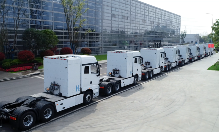 【第一商用車(chē)網(wǎng) 原創(chuàng)】2025年7月份，氫燃料電池重卡同比下降64%，混合動(dòng)力重卡同比增長(zhǎng)139%，氫能重卡遭遇“4連降”，混動(dòng)重卡則收獲年內(nèi)“7連增”。