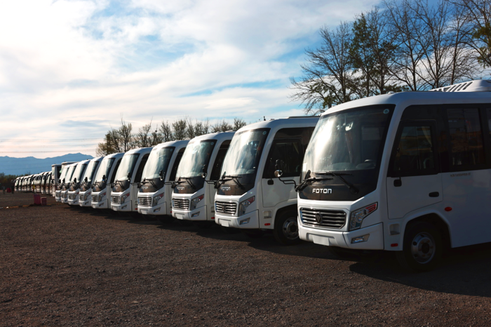 北汽福田向中東大客戶交付100臺(tái)定制校車2.png