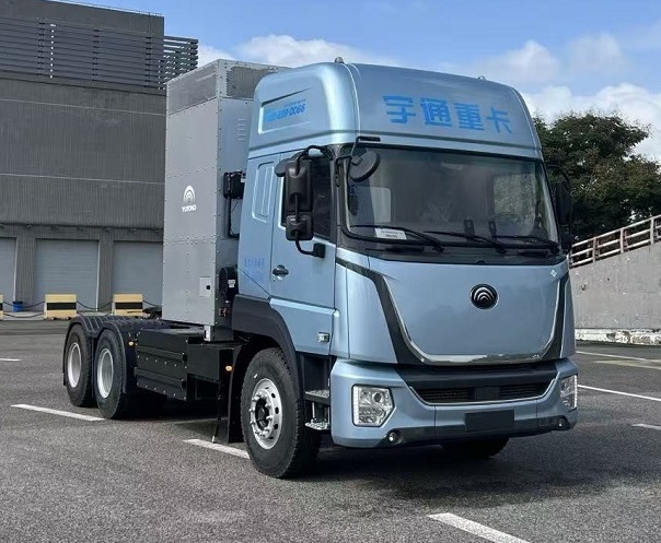 宇通燃料電池半掛牽引車ZKH4250P4FCEV5D.jpg