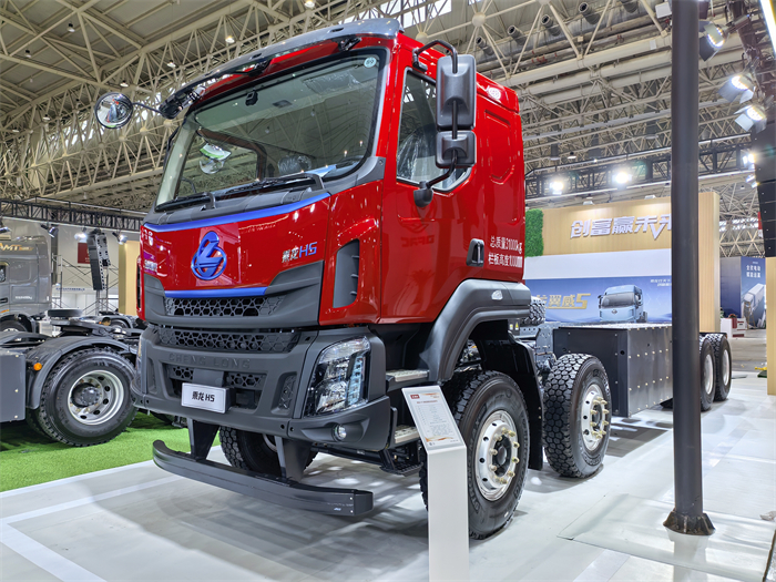 乘龍H5新能源復(fù)合型自卸車.jpg