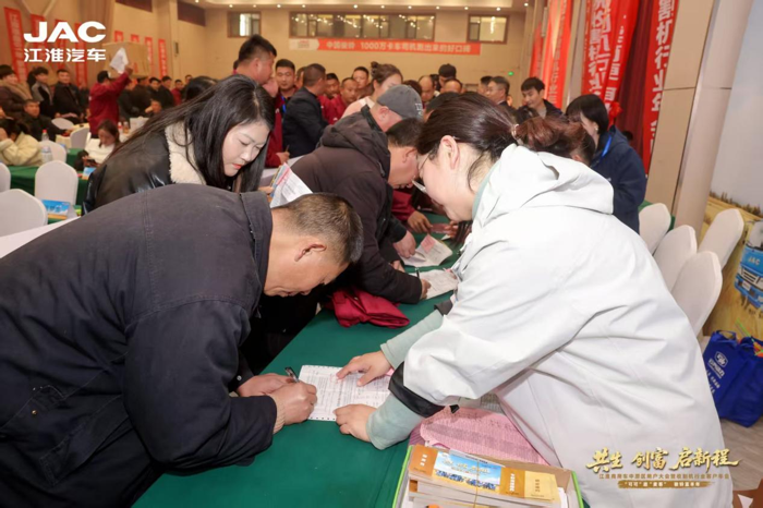訂車327臺(tái)！江淮1卡攜手天中麥客，共生創(chuàng)富啟新程11.png