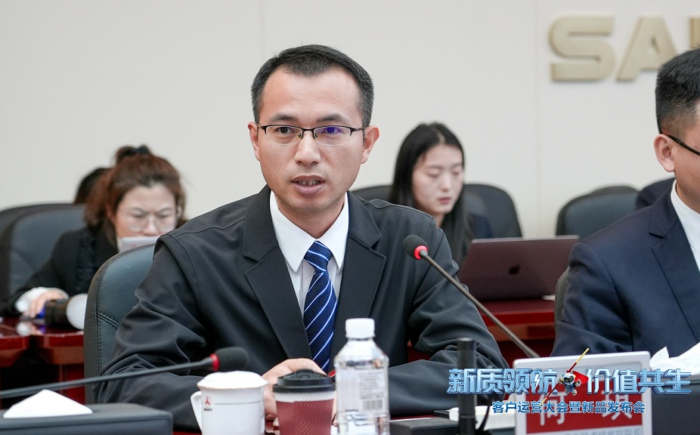 【第一商用車網(wǎng) 原創(chuàng)】3月31日，在三一傳統(tǒng)的“好日子”這一天，三一重卡在長(zhǎng)沙舉行2026客戶運(yùn)營(yíng)大會(huì)暨新品發(fā)布會(huì)，放了一系列大招：行業(yè)首創(chuàng)“魔擎智驅(qū)”雙電機(jī)技術(shù)、首臺(tái)雙電機(jī)重卡、“1+7”新品矩陣、智運(yùn)通3.0、升級(jí)后的直服體系、AI虛擬主持人卡小圣……而梁林河在本次發(fā)布會(huì)上說(shuō)的另一句話，更讓人心懷憧憬：“下一個(gè)四年，三一要造無(wú)人卡車?！?></a></li><li><a href=