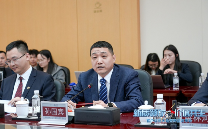 【第一商用車網(wǎng) 原創(chuàng)】3月31日，在三一傳統(tǒng)的“好日子”這一天，三一重卡在長(zhǎng)沙舉行2026客戶運(yùn)營(yíng)大會(huì)暨新品發(fā)布會(huì)，放了一系列大招：行業(yè)首創(chuàng)“魔擎智驅(qū)”雙電機(jī)技術(shù)、首臺(tái)雙電機(jī)重卡、“1+7”新品矩陣、智運(yùn)通3.0、升級(jí)后的直服體系、AI虛擬主持人卡小圣……而梁林河在本次發(fā)布會(huì)上說(shuō)的另一句話，更讓人心懷憧憬：“下一個(gè)四年，三一要造無(wú)人卡車?！?></a></li><li><a href=