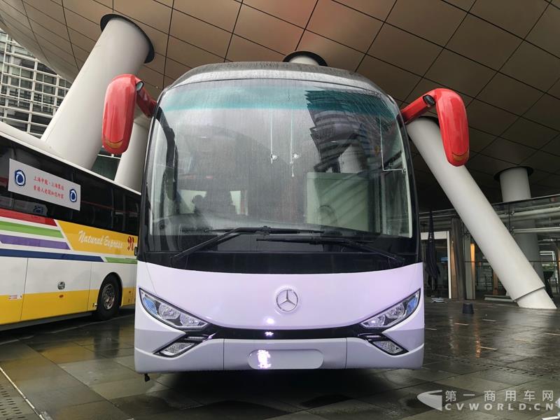 申龍SLK6116HKB歐六柴油客車，全部采用奔馳底盤