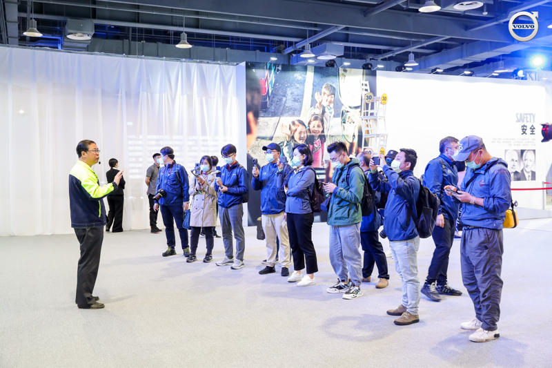 沃爾沃卡車中國 培訓總監(jiān) 張劍先生 為大家做技術(shù)講解