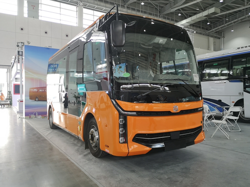 中通客車同樣展出兩款純電動客車，其型號分別是世騰純電動客車、睿通V60客運版。圖為中通睿通V60客運版