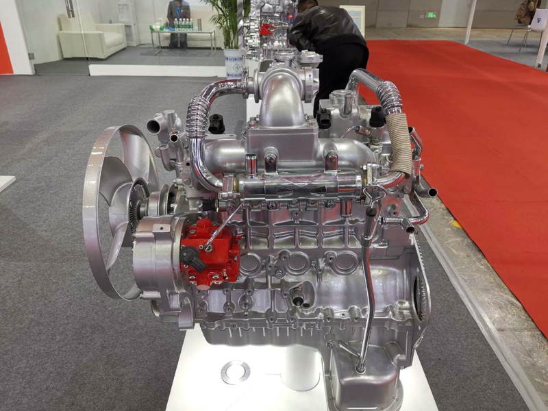 五十鈴JE493輕型發(fā)動機(jī)，排量2.771升