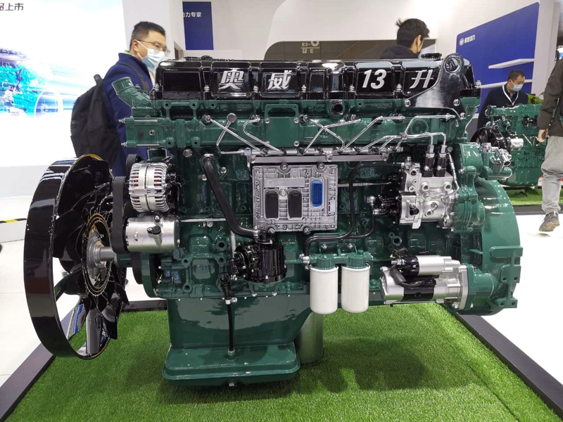 解放奧威13升560馬力柴油機(jī)