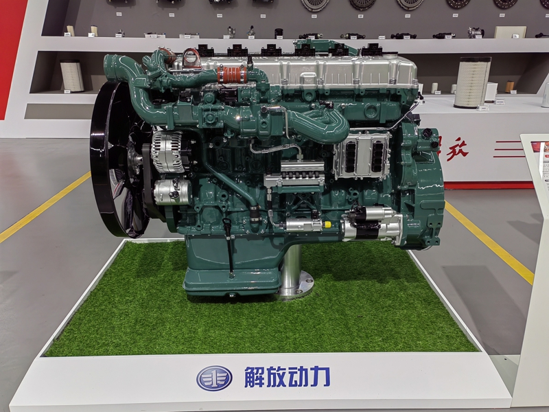 解放動(dòng)力CA6SM3-E6系列燃?xì)鈾C(jī)，排量12.52升，功率覆蓋350-470馬力