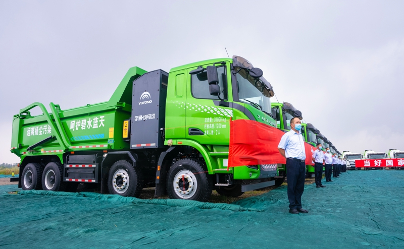 為支撐未來5~10年的發(fā)展，宇通將把新能源商用車的研發(fā)、制造、核心零部件的布局一次性規(guī)劃到位。宇通新能源商用車基地項目位于經(jīng)開區(qū)宇龍街附近，占地面積2622畝，計劃總投資85億，包括新能源重卡、新能源中卡、新能源輕卡等整車產(chǎn)能，新能源車橋等關(guān)鍵零部件，以及新能源商用車研發(fā)中心等。