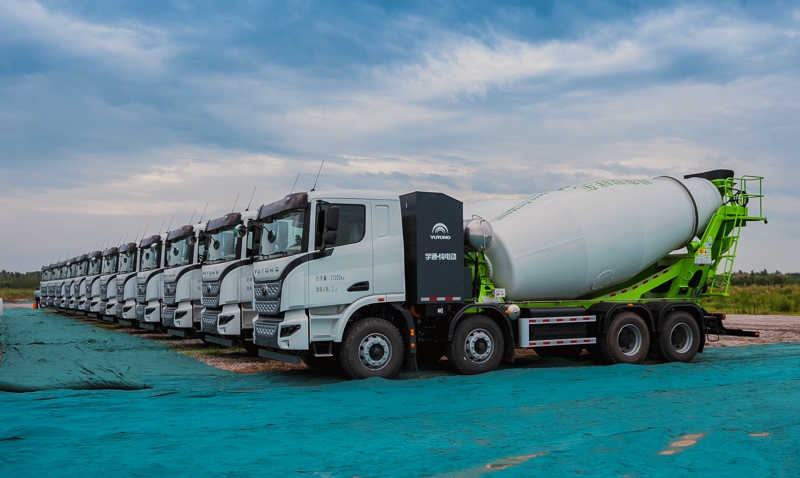 為支撐未來5~10年的發(fā)展，宇通將把新能源商用車的研發(fā)、制造、核心零部件的布局一次性規(guī)劃到位。宇通新能源商用車基地項目位于經(jīng)開區(qū)宇龍街附近，占地面積2622畝，計劃總投資85億，包括新能源重卡、新能源中卡、新能源輕卡等整車產(chǎn)能，新能源車橋等關(guān)鍵零部件，以及新能源商用車研發(fā)中心等。